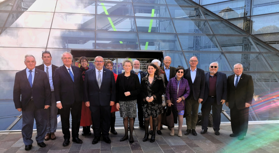 Le comité intersections de la zone "N" devant le Conseil départemental de l'Aveyron à Rodez